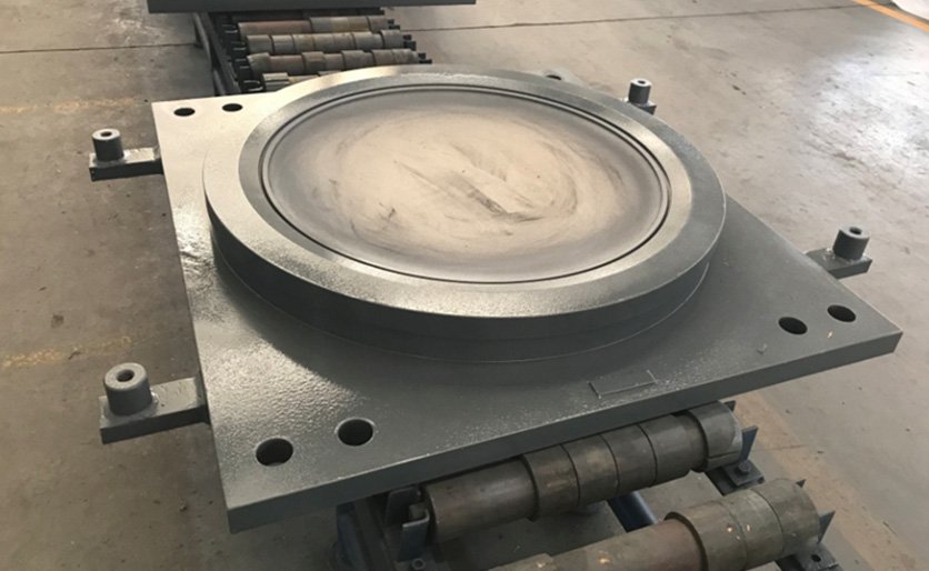 Spherical bearing base and curved steel interface